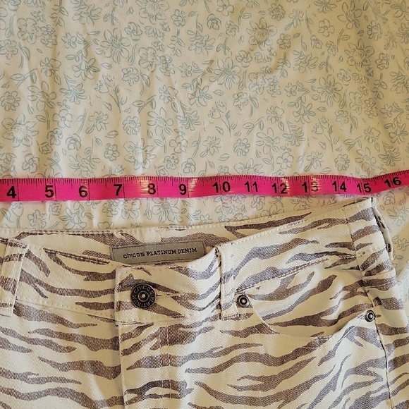 Chico's Women's Gray/white Zebra Animal Print Denim Pants Size 0 - Picture 5 of 6